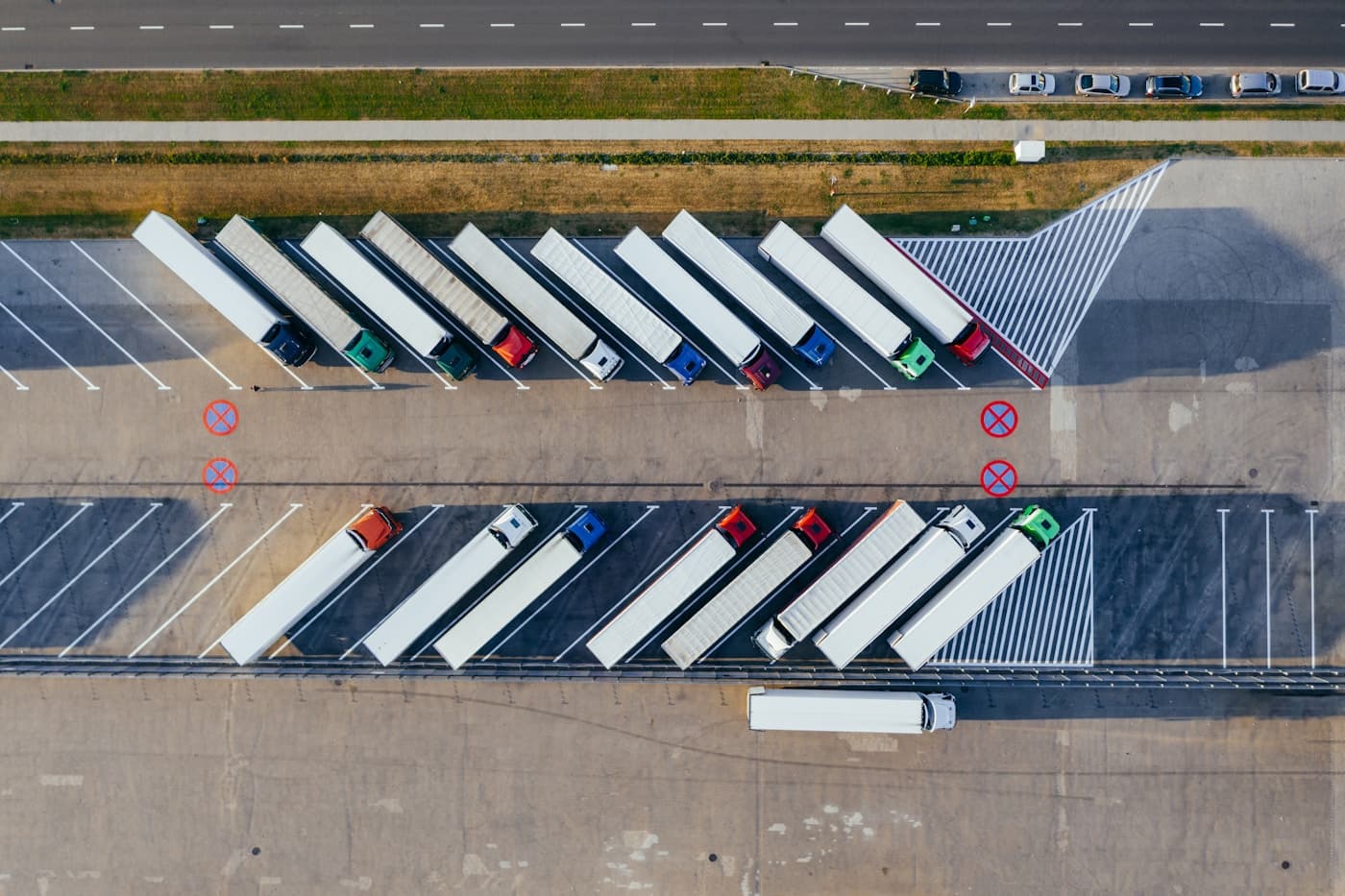 Horizon Logistics fleet on Australian roads